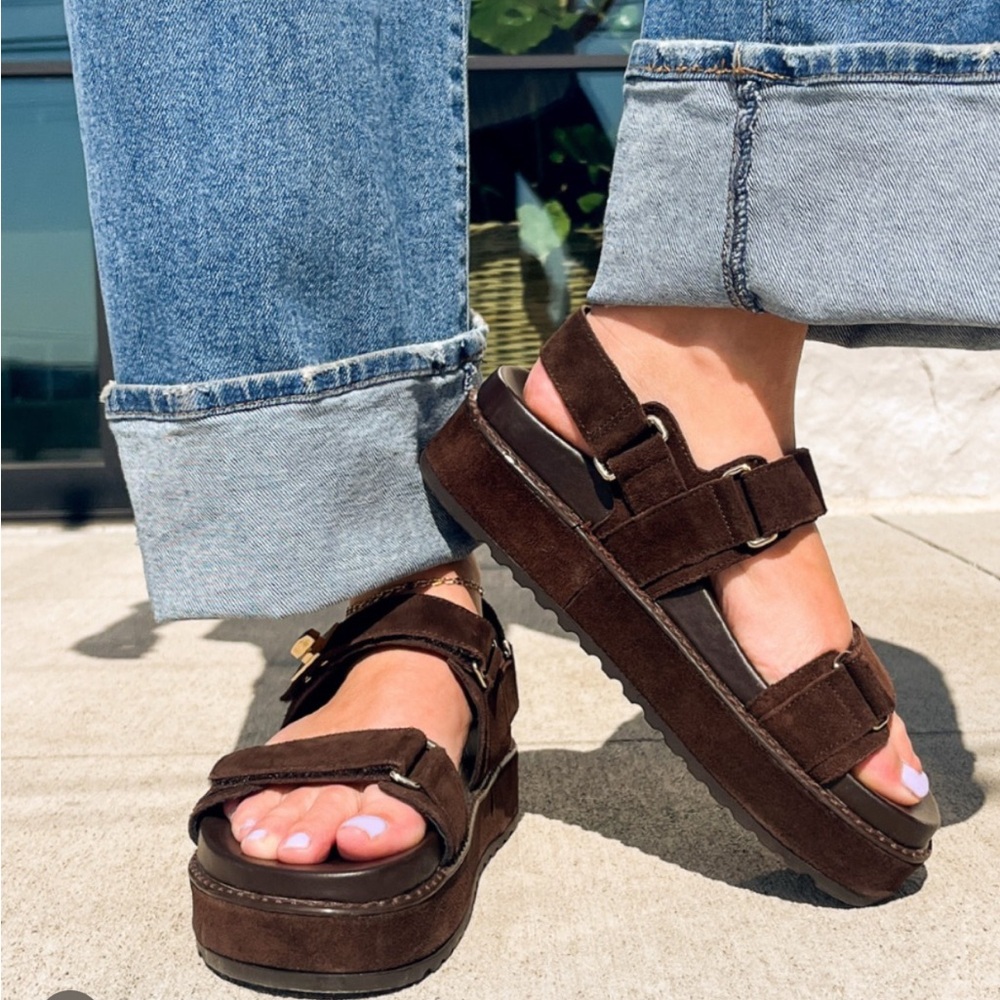 New in box
Steve Madden Bigmona Dark Brown Surde Sandals size 5.5